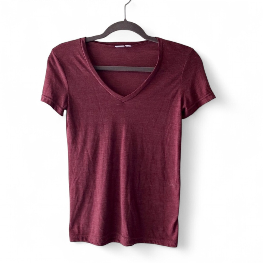 BP NORDSTROM  BURGUNDY SHORT SLEEVE V NECK SOFT COMFY LAYERING  T SHIRT SIZE XS